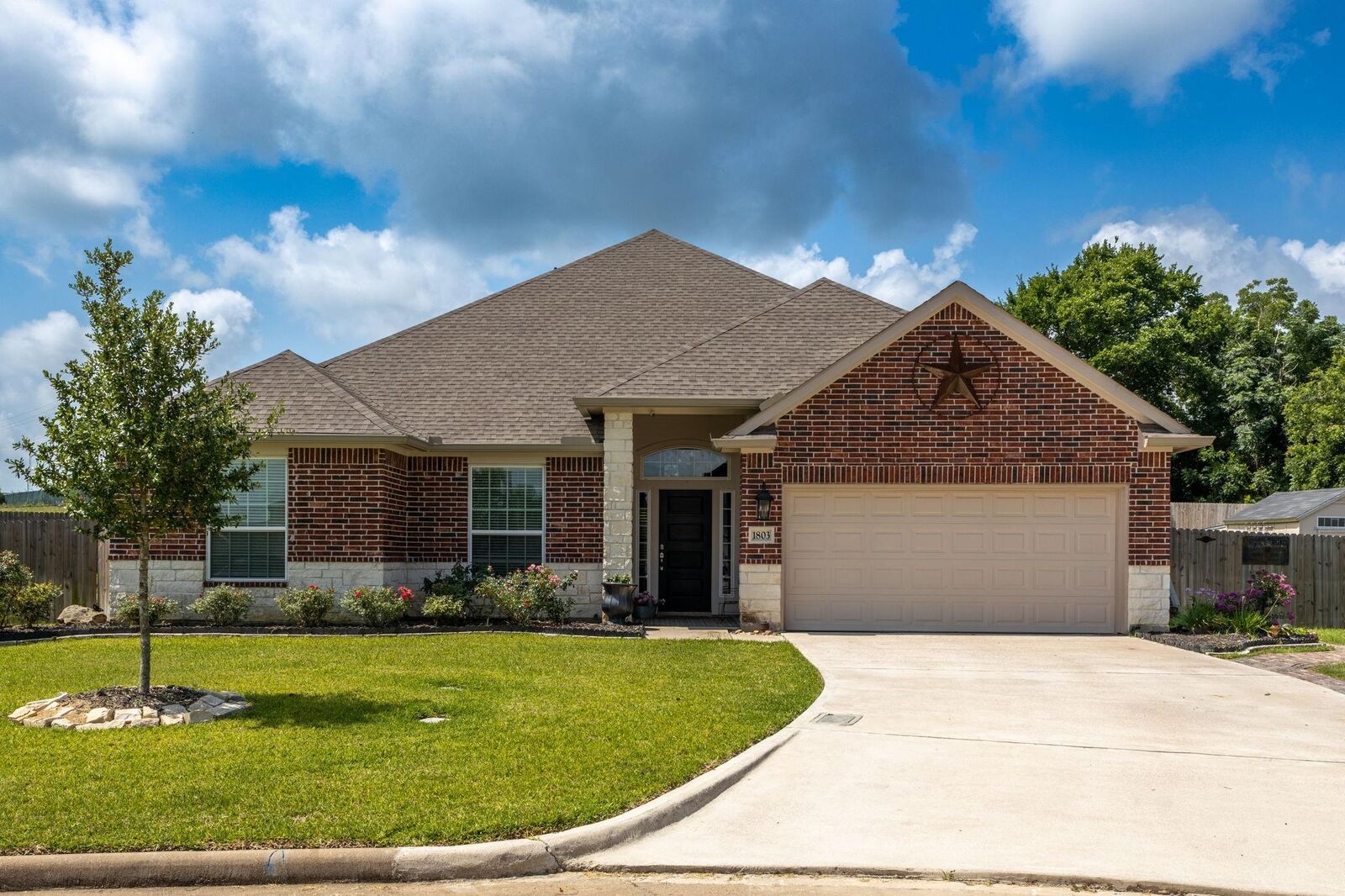 Property Photo:  1803 Twin Oaks Circle  TX 77833 