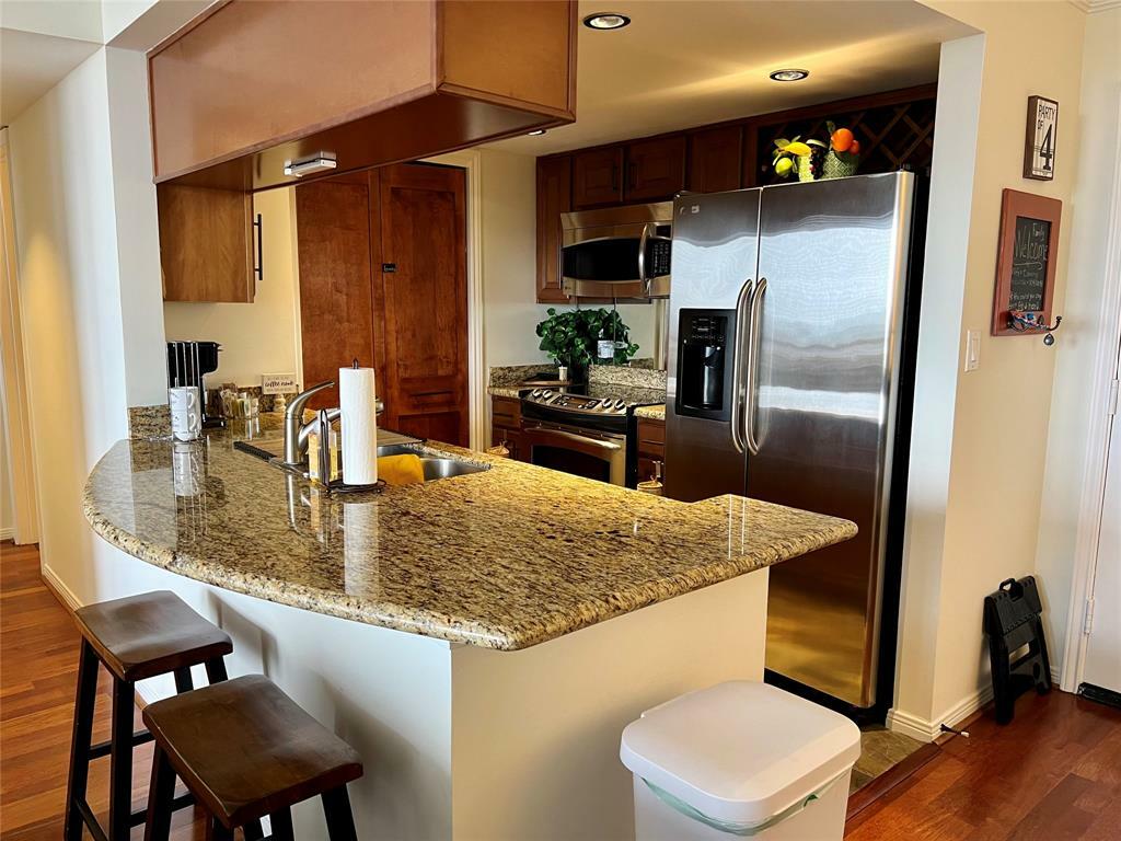 Property Photo:  3525 Sage Road 1502  TX 77056 
