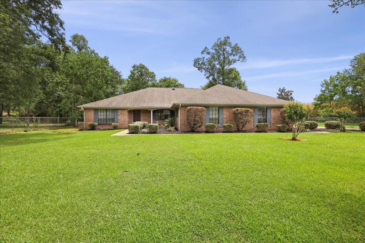 Property Photo:  6208 Rosewood Drive  TX 77632 