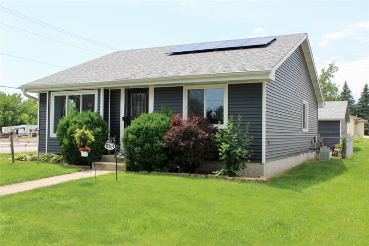 Property Photo:  111 S 3rd Avenue  IA 50124 