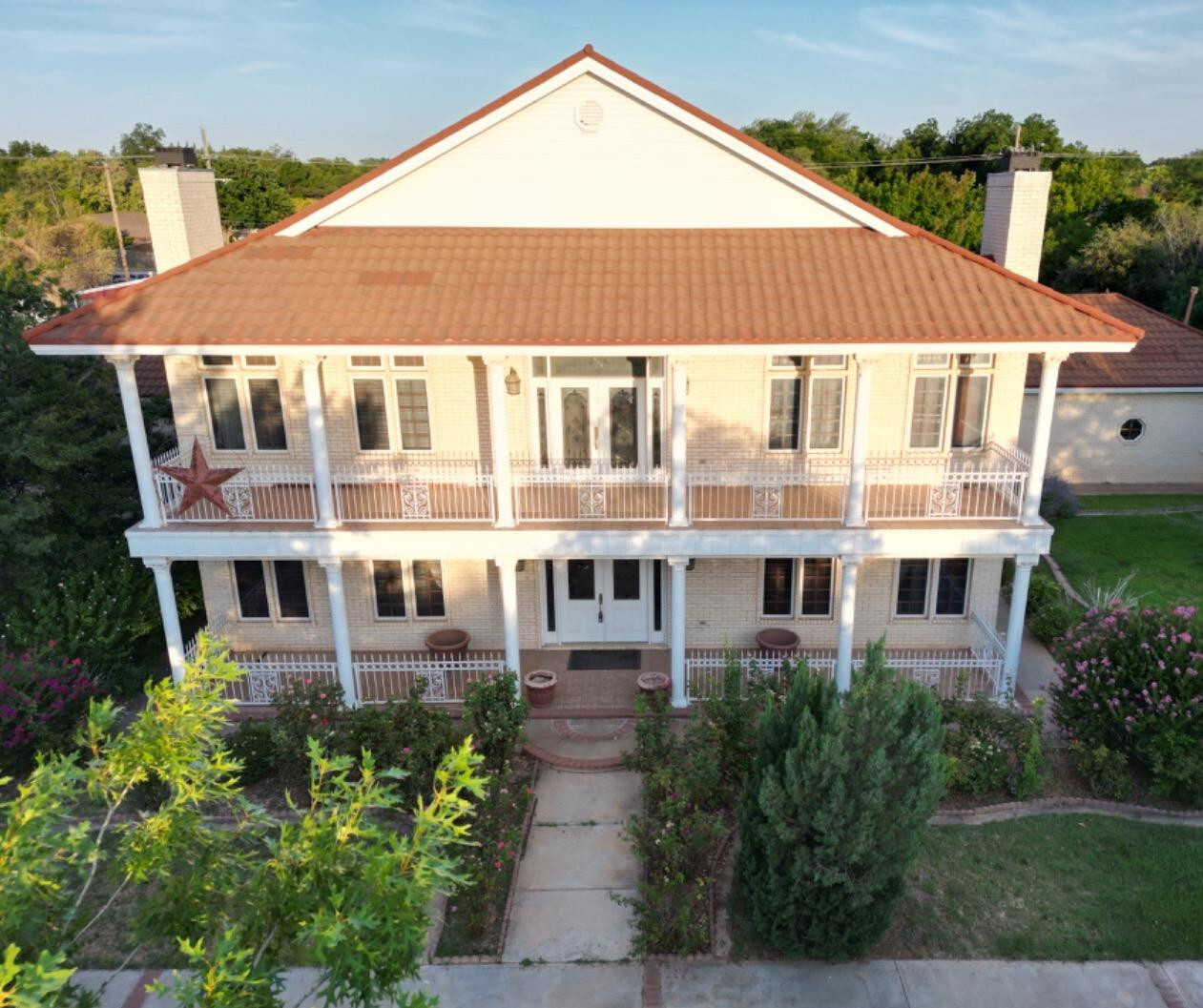 Property Photo: 2404 York Avenue TX 79407