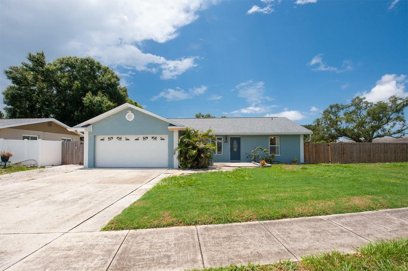Property Photo: 3905 31st Avenue W FL 34205