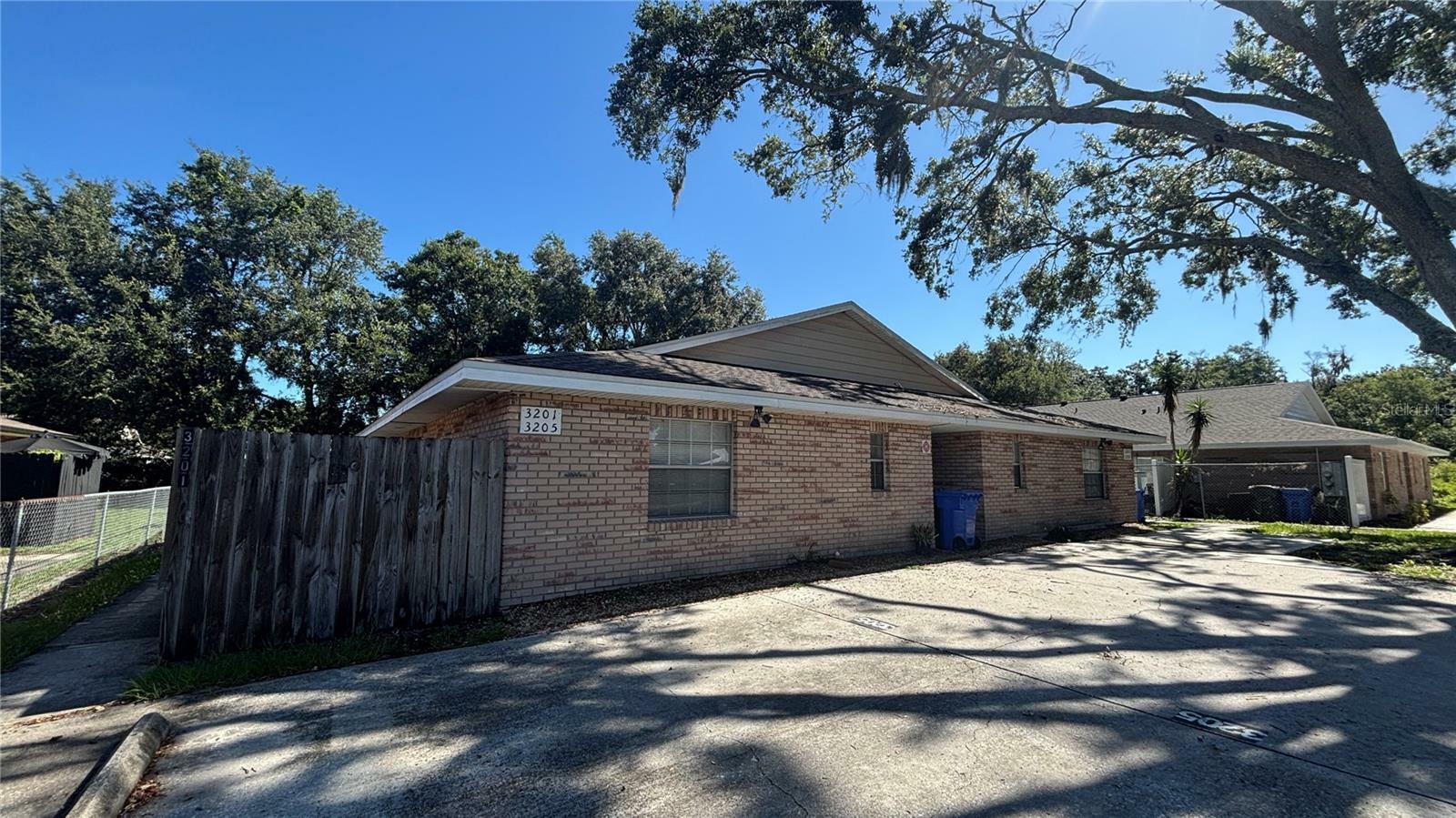 Property Photo: 3201 Bloomingdale Villas Court FL 33511