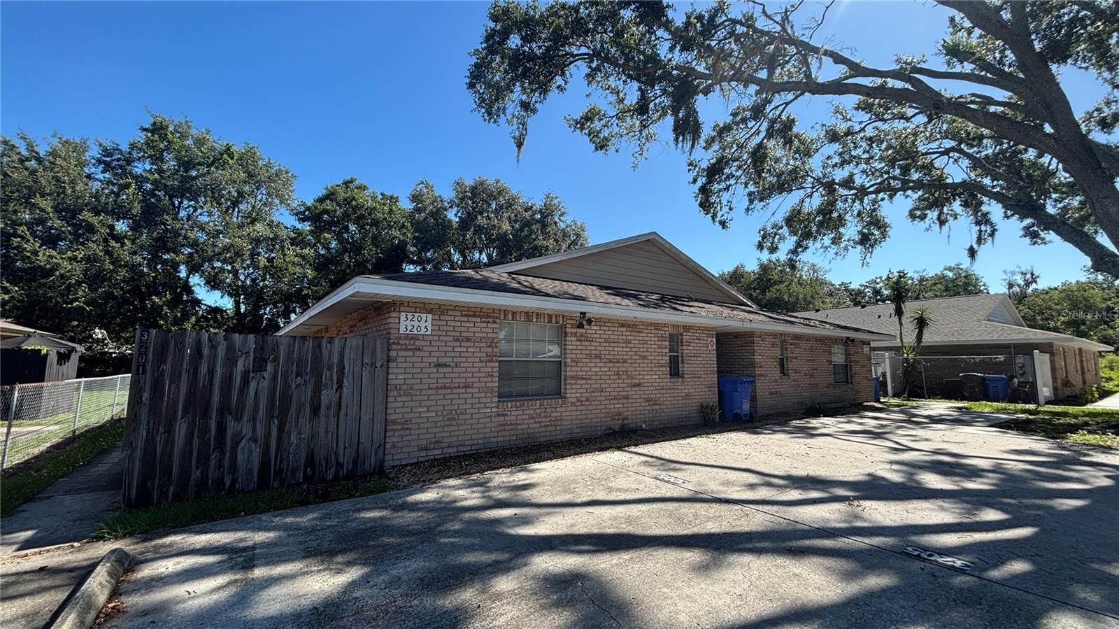 Property Photo:  3201 Bloomingdale Villas Court  FL 33511