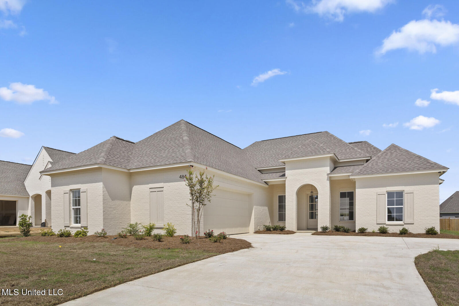 Property Photo:  484 Aurora Circle  MS 39046 