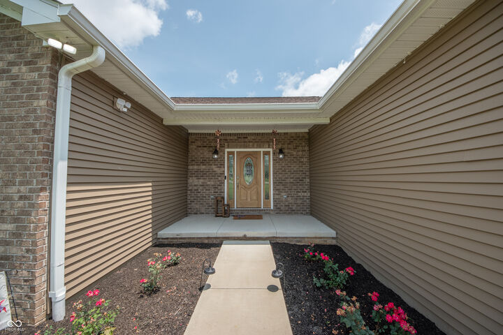 Property Photo:  8090 N State Highway 7  IN 47232 