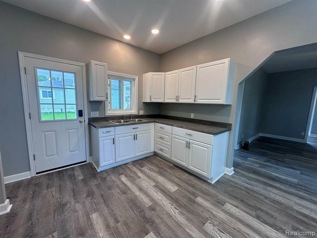 Property Photo: 101 Morrell Street MI 48097 2947