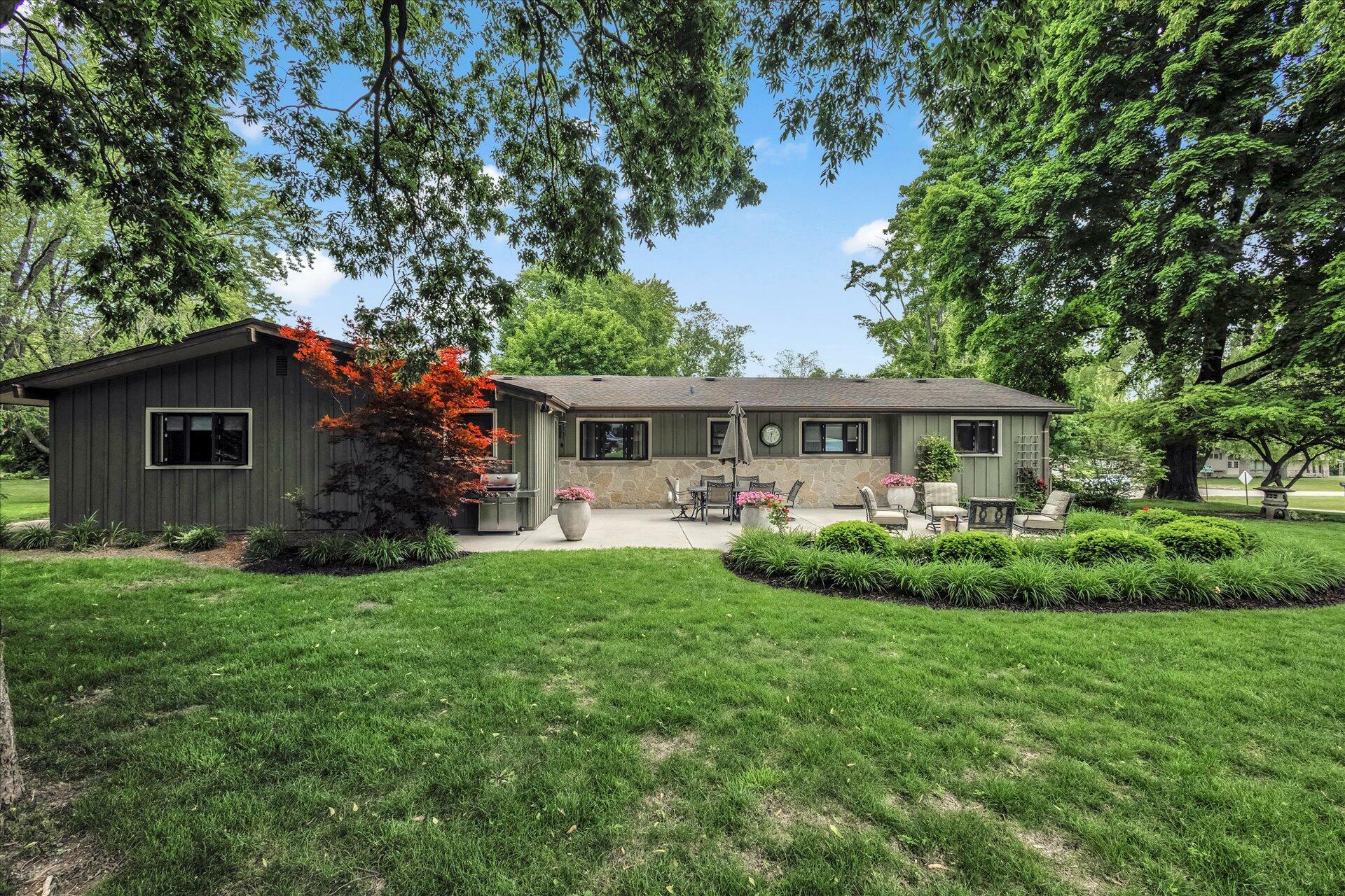 Property Photo: 2105 Mt Kisco Dr WI 53122