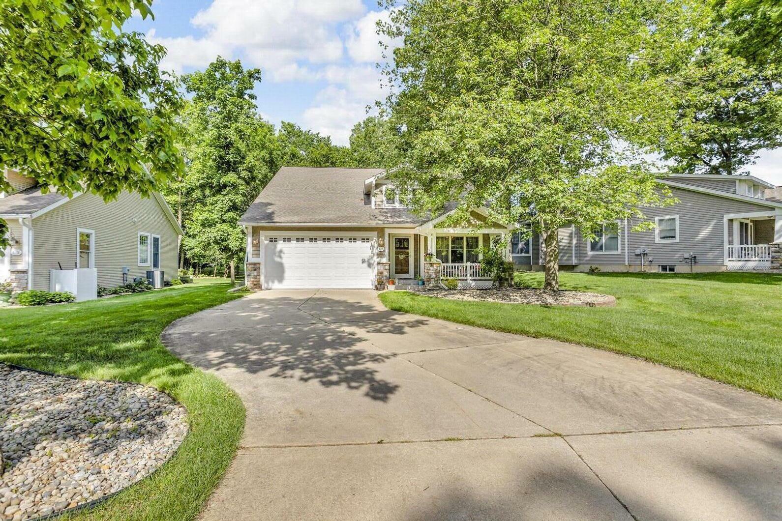 Property Photo:  816 E Barrington Circle  MI 49203 