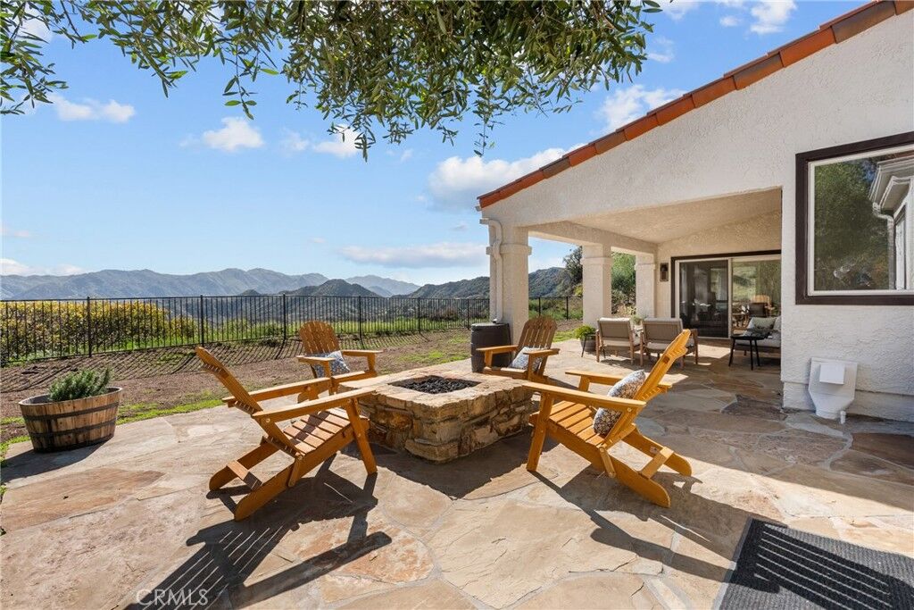 Property Photo:  25174 Mulholland Highway  CA 91302 