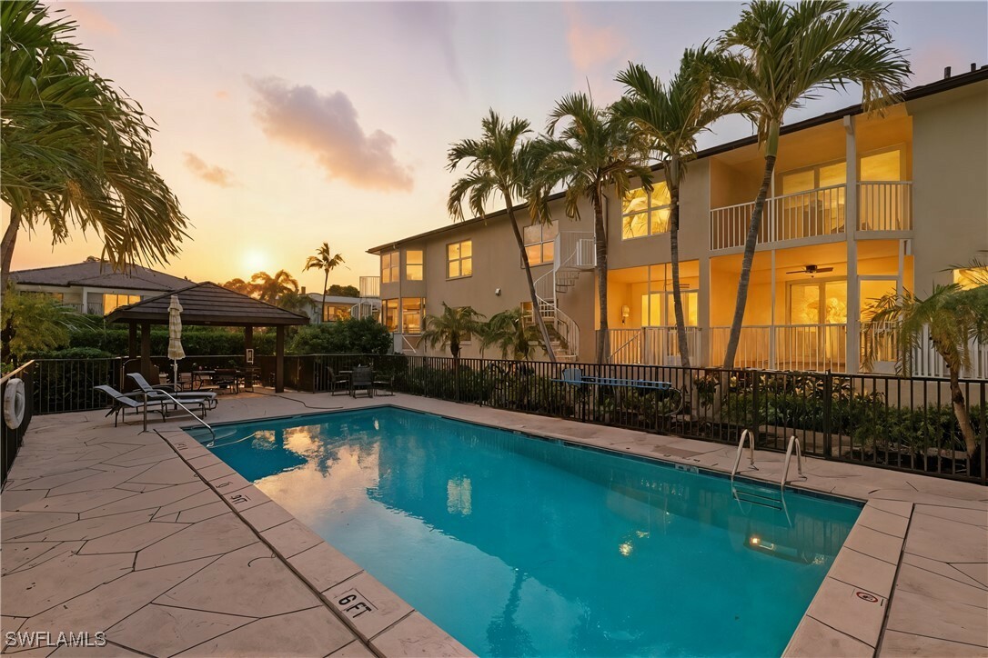 Property Photo: 547 11th Avenue S 204 FL 34102