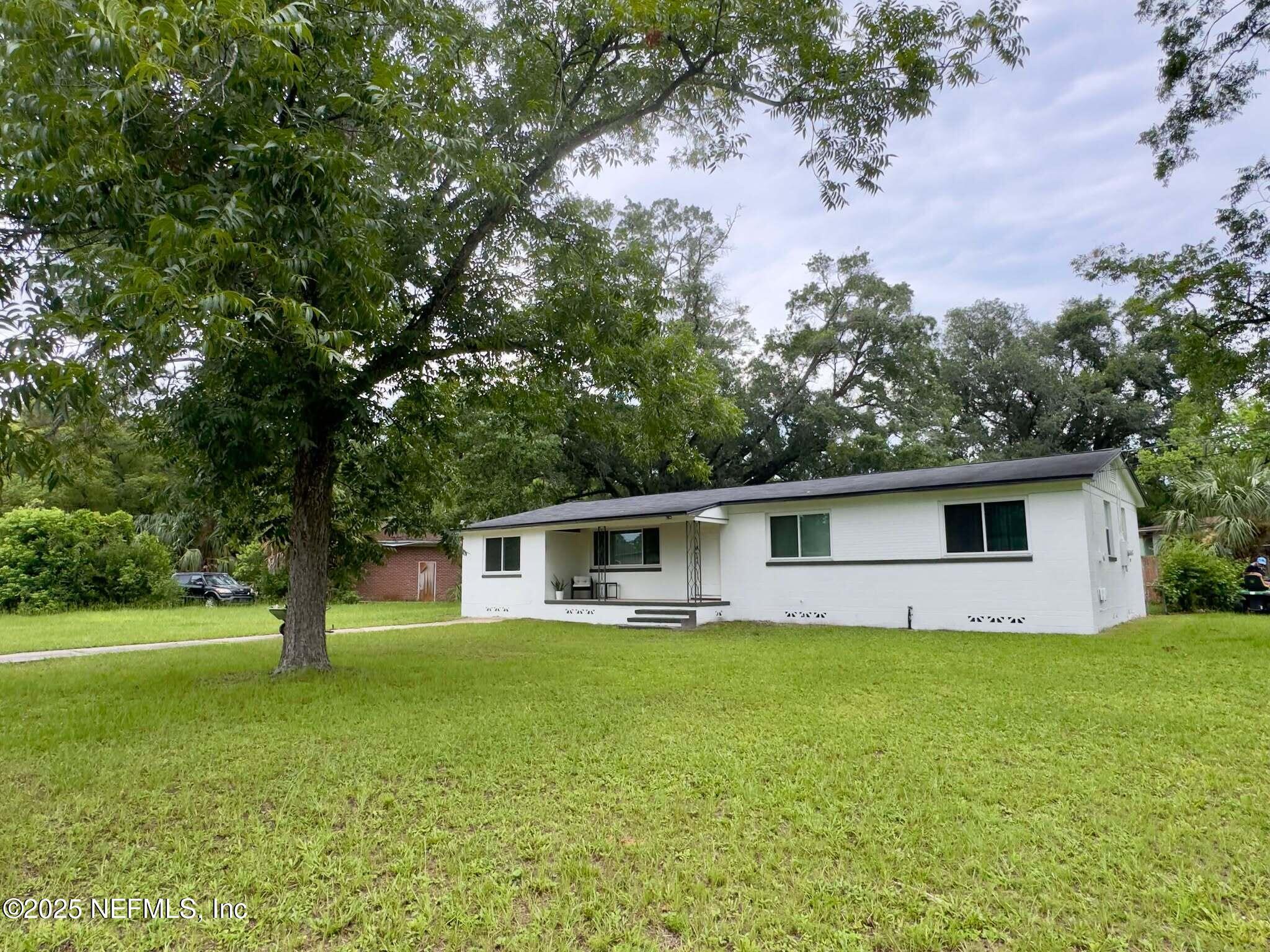 Property Photo: 6325 Autlan Drive FL 32210
