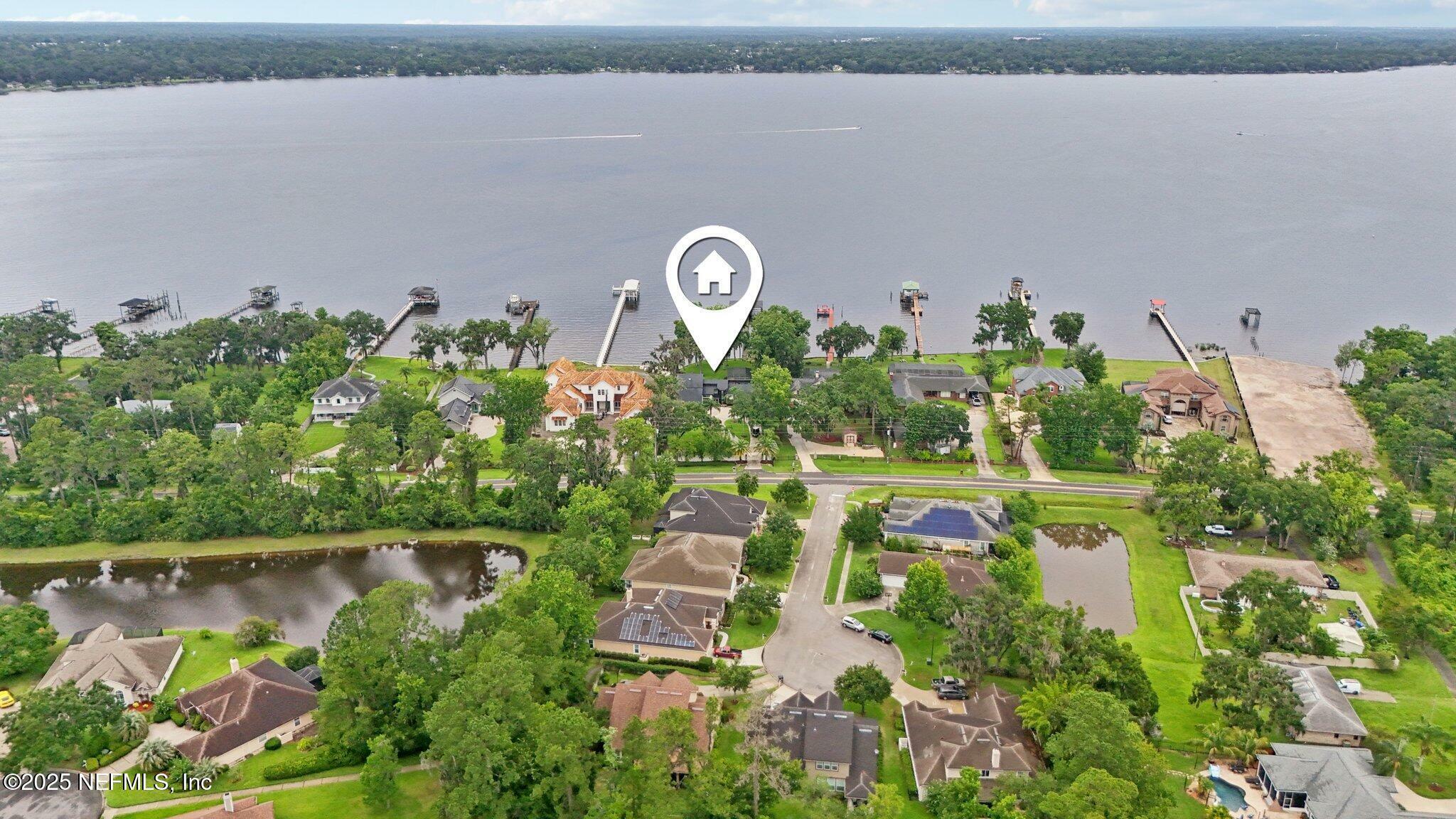 Property Photo: 1823 N Lakeshore Drive FL 32003