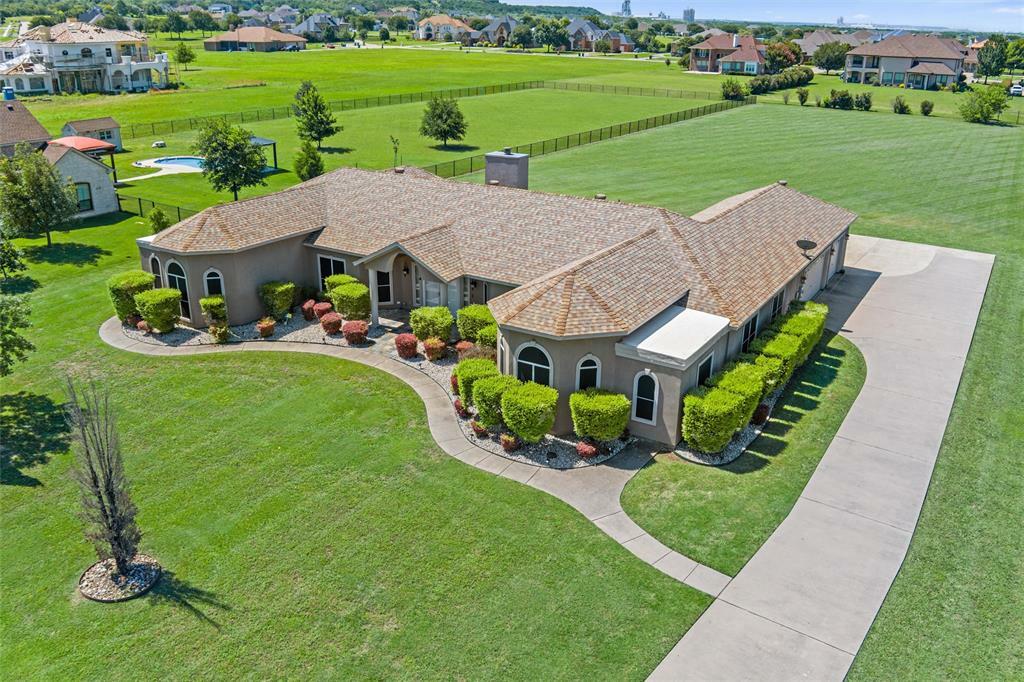 Property Photo: 2644 Creekwood Drive TX 75104