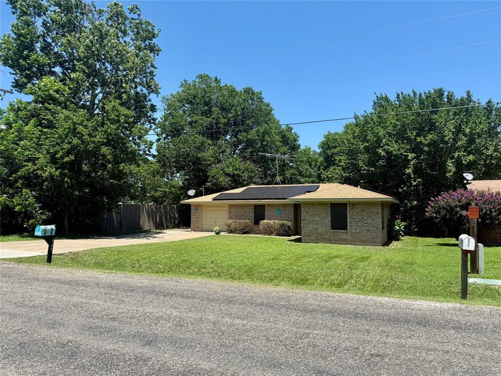 Property Photo: 408 N Ash Street TX 76082