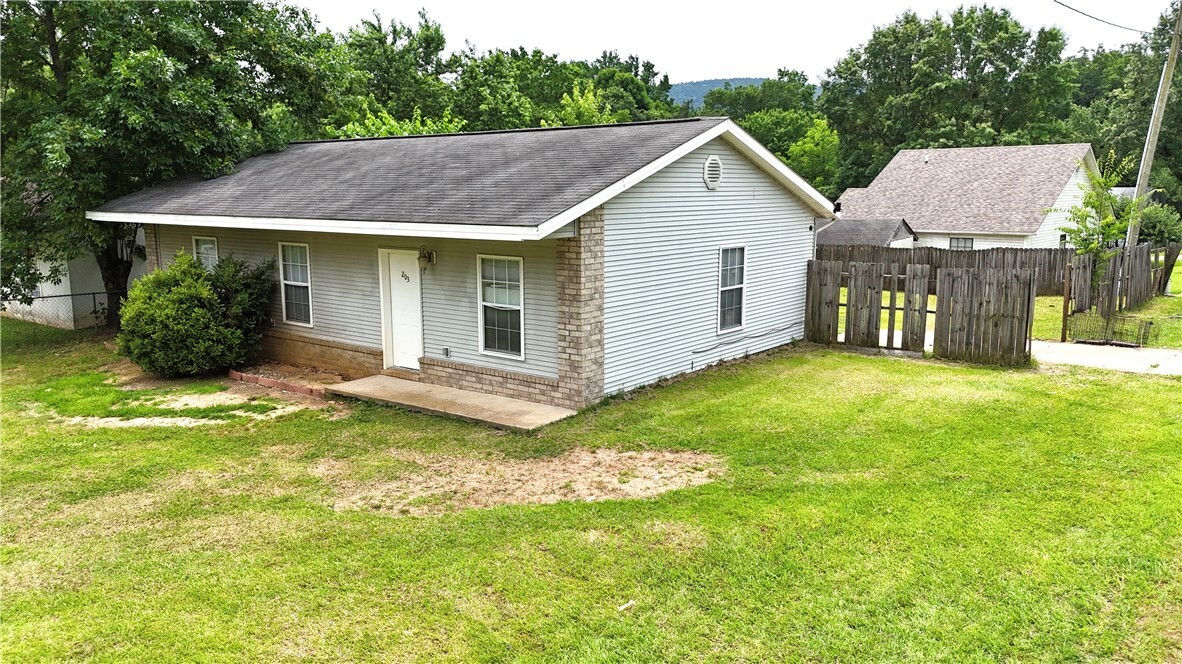 Property Photo:  203 W 13th Street  AR 72833 