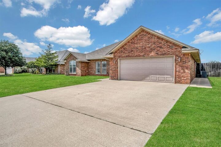Property Photo: 1809 Foxtail Circle OK 73521