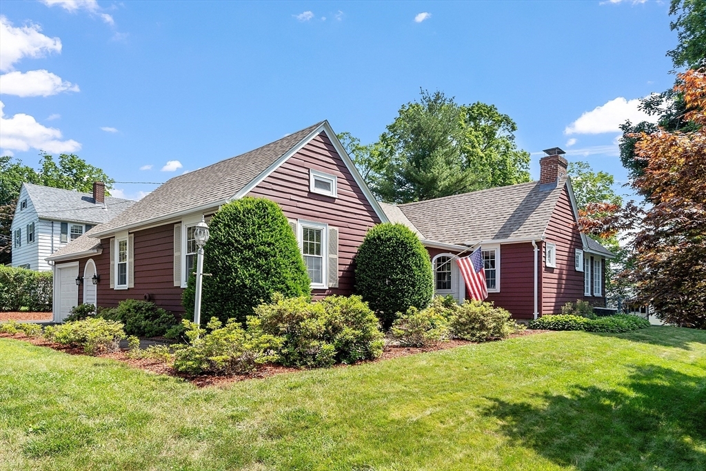 Property Photo:  1 Beech Circle  MA 01810 