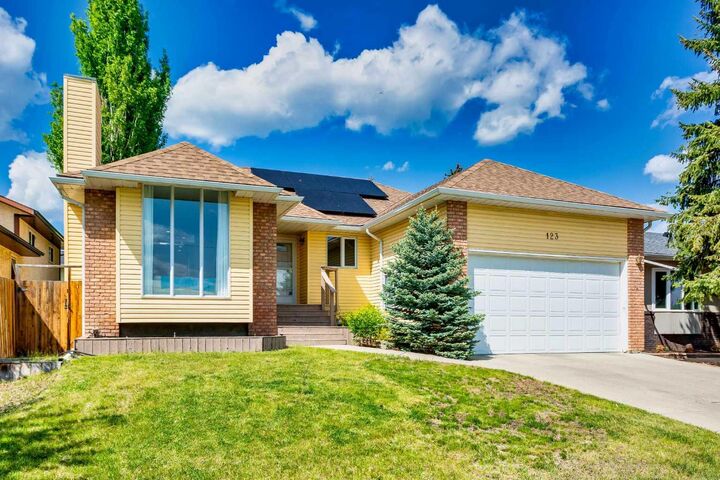 Property Photo:  123 Woodbend Way  AB T1S 1L6 