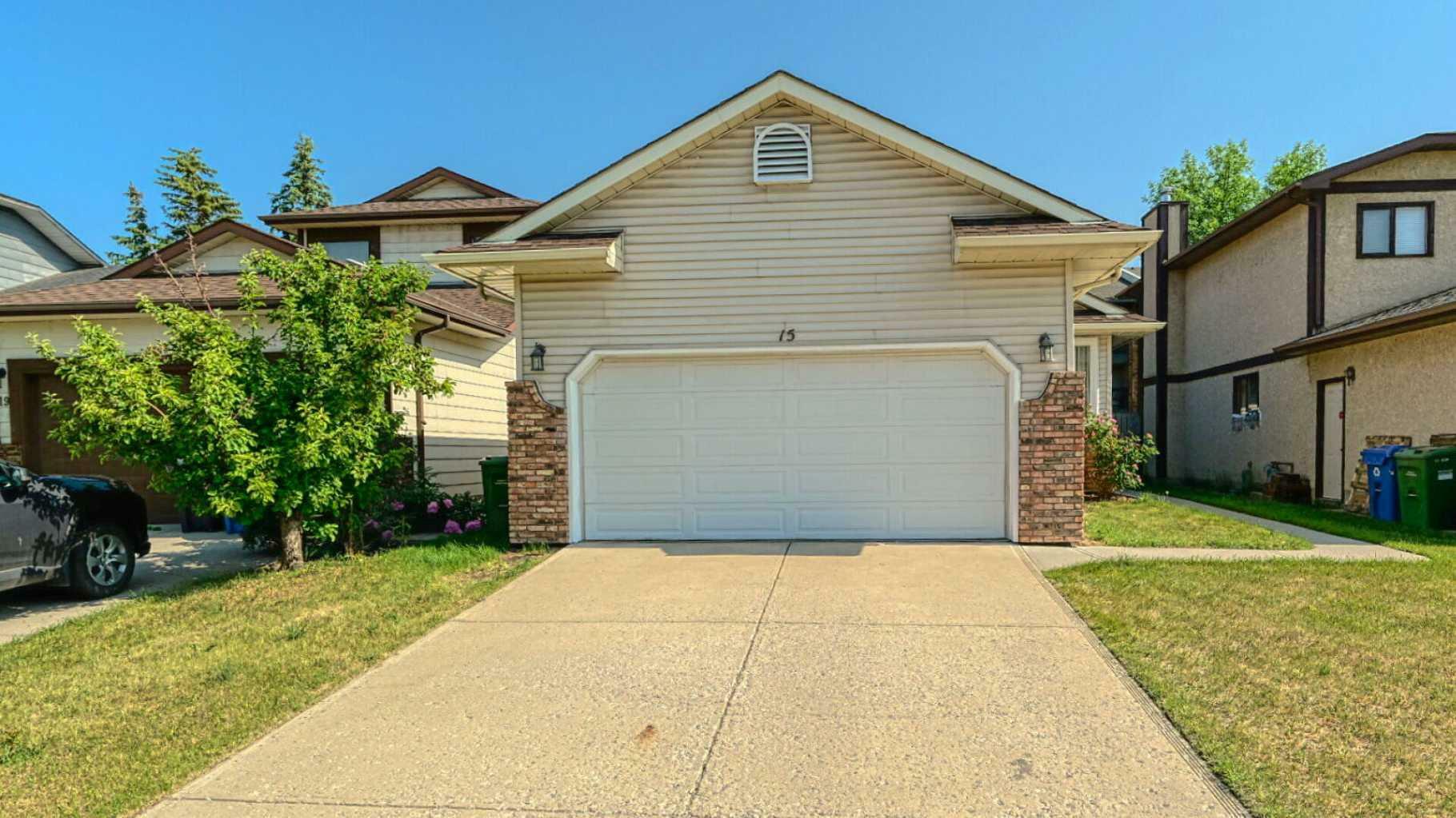 Property Photo: 15 Deer Place SE AB T2J 6W6