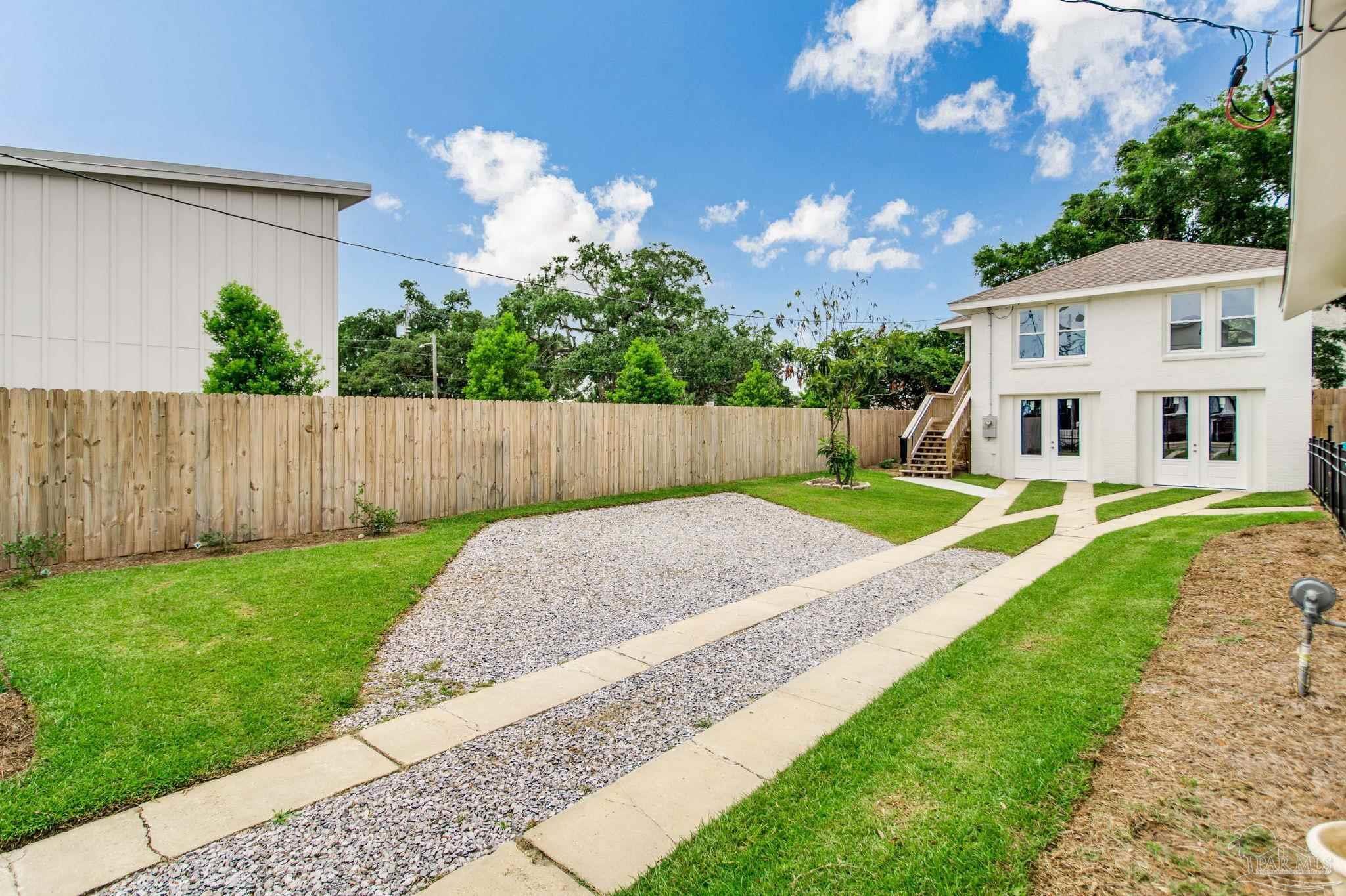 Property Photo: 1308 E Gadsden St FL 32501