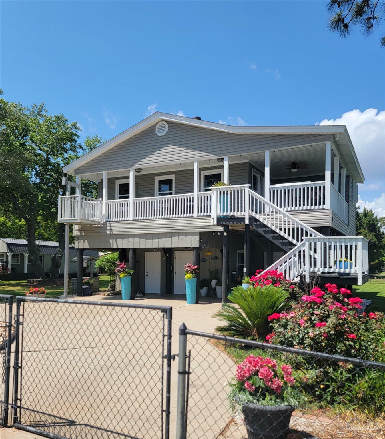 Property Photo: 6416 Grey Heron Dr FL 32583