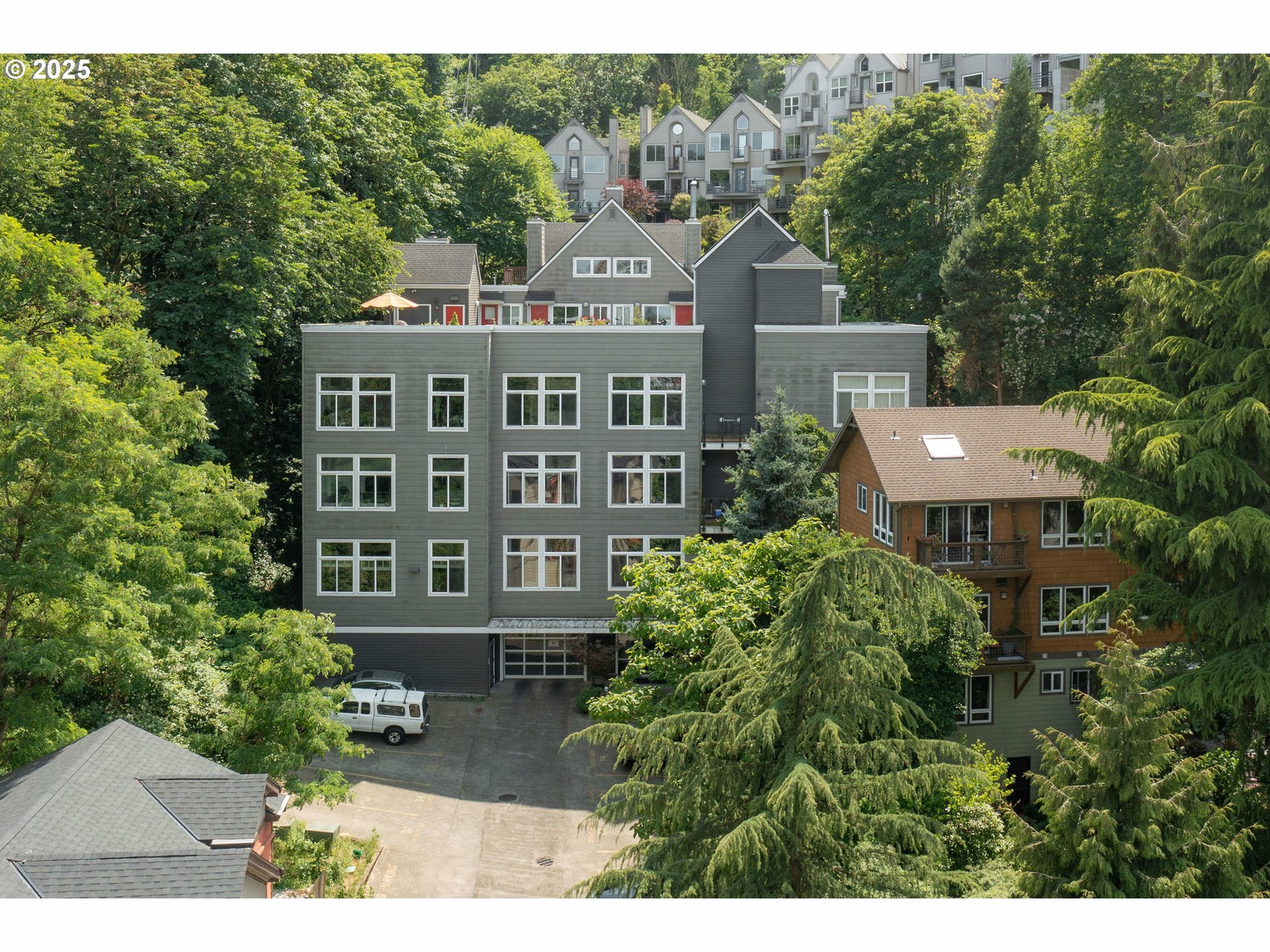 Property Photo: 1910 SW 18th Ave 34 OR 97201