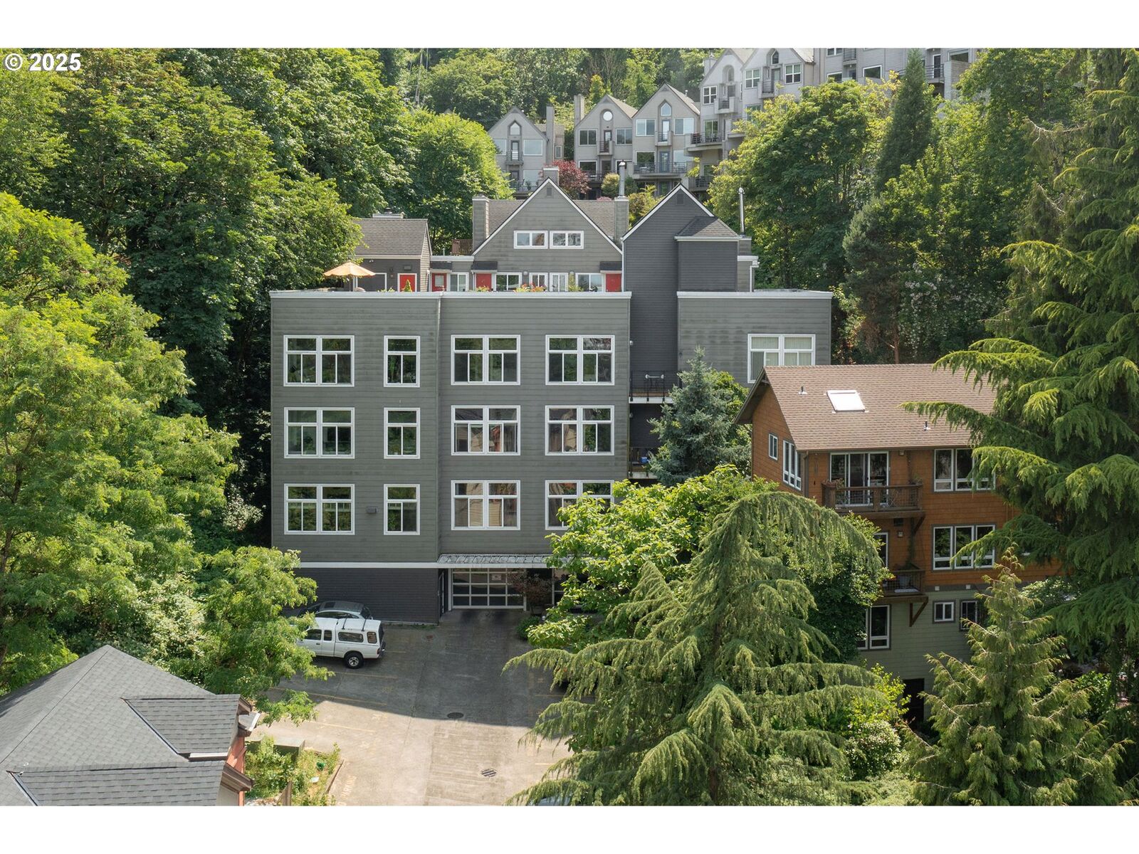 Property Photo:  1910 SW 18th Ave 34  OR 97201 