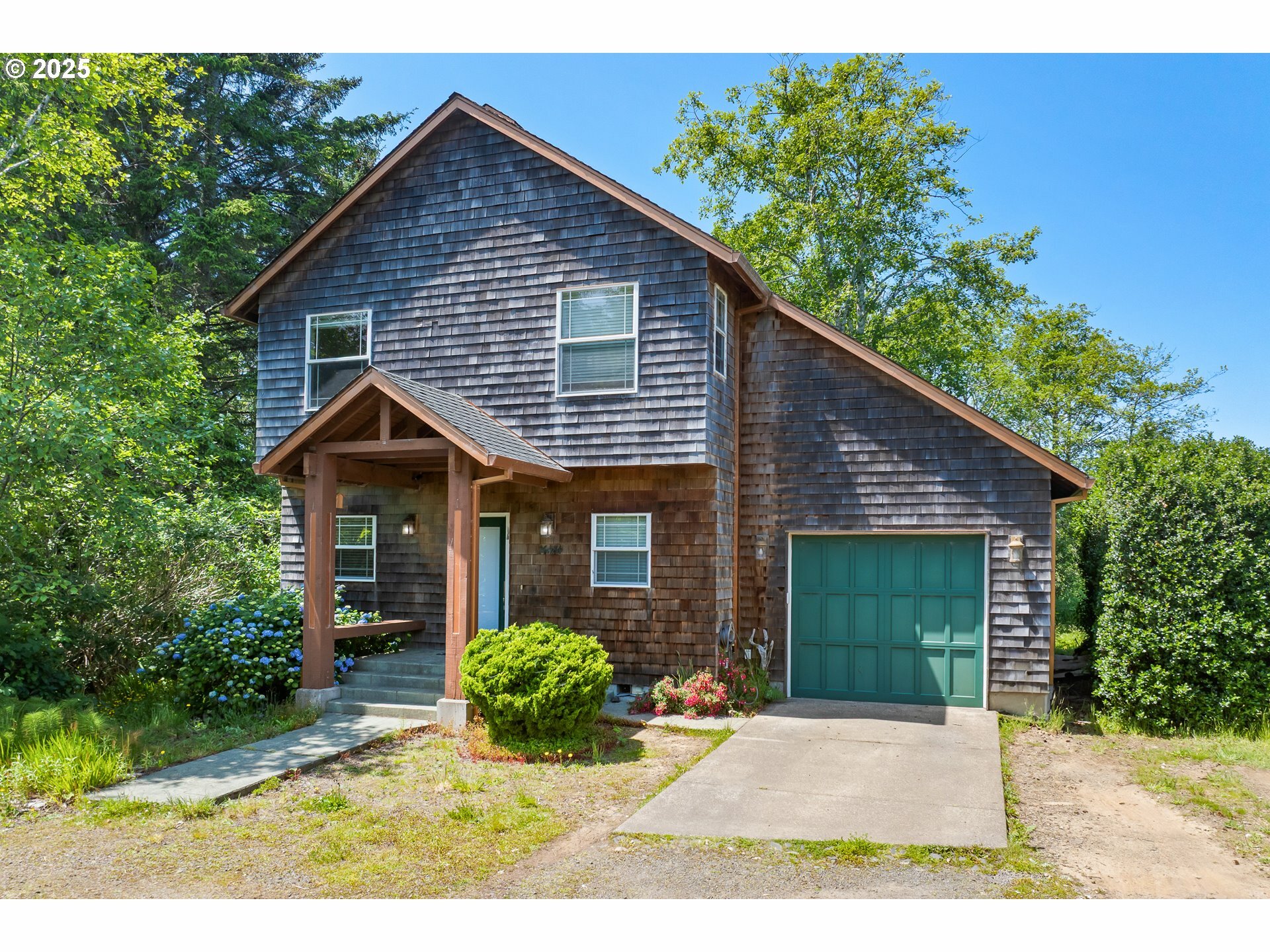 Property Photo: 26484 Kittiwake Dr OR 97136