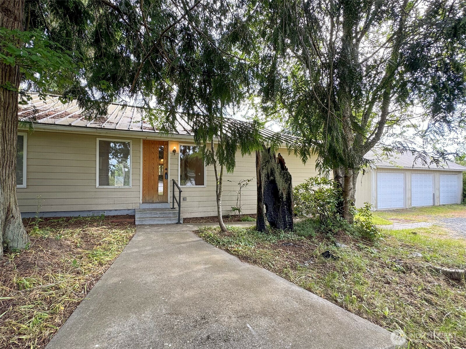 Property Photo: 1218 W Lauridsen Boulevard WA 98363