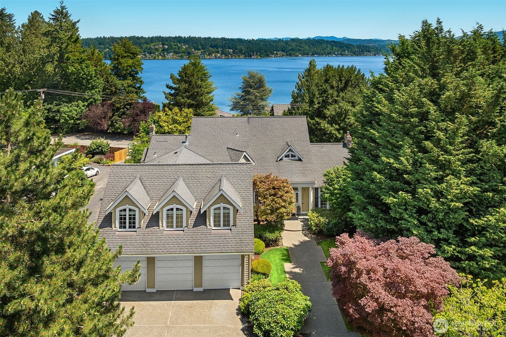 Property Photo: 17120 SE 29th Place WA 98008
