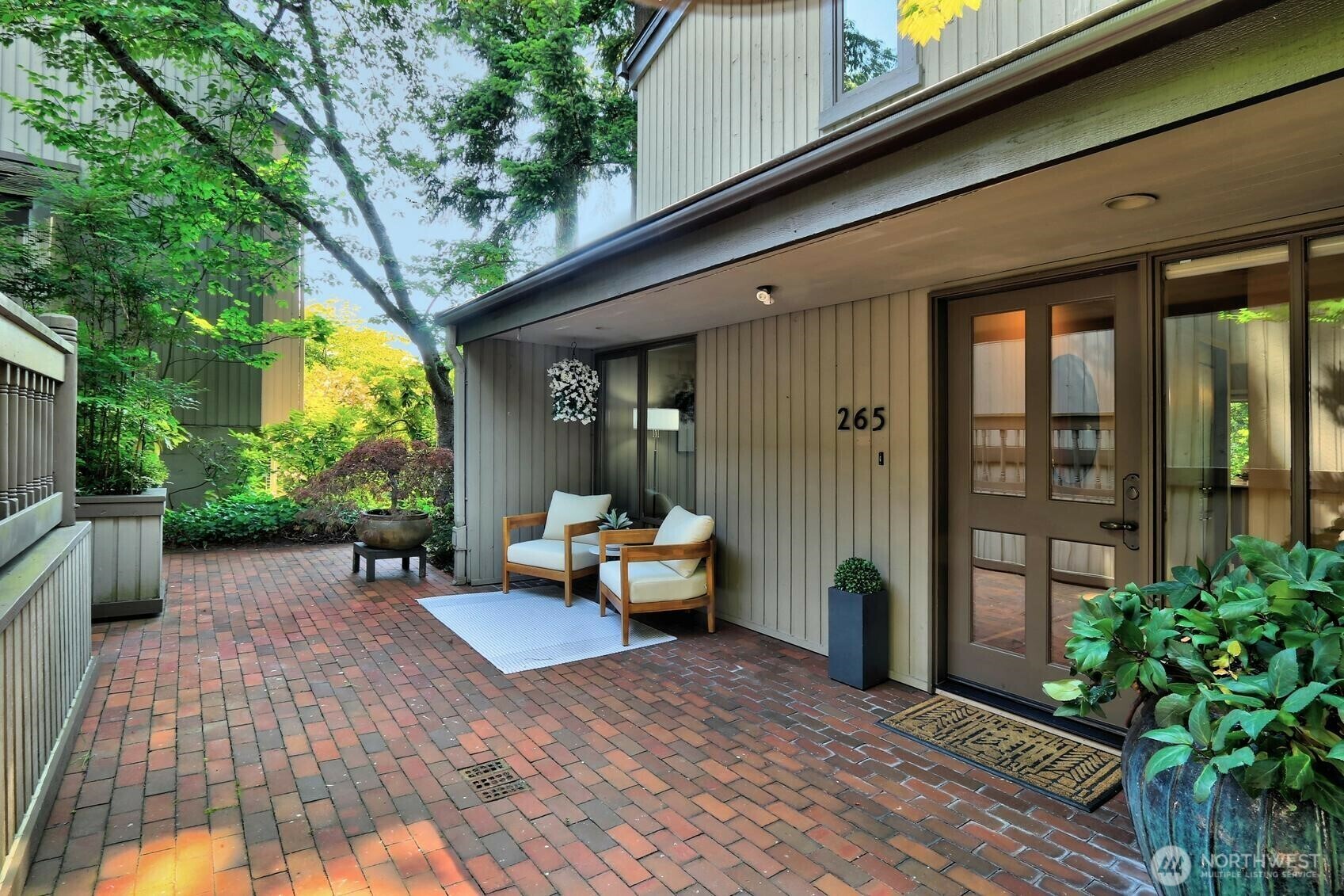 Property Photo:  265  98th Avenue NE  WA 98004 