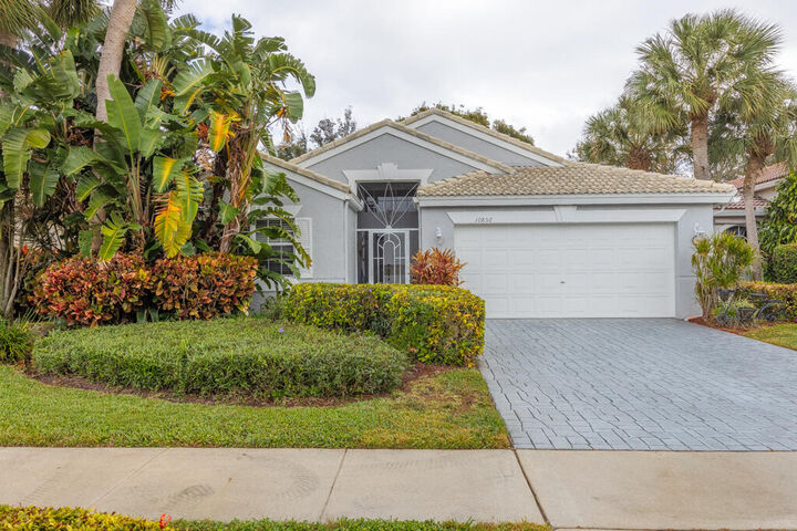 Property Photo: 10856 Royal Caribbean Circle FL 33437