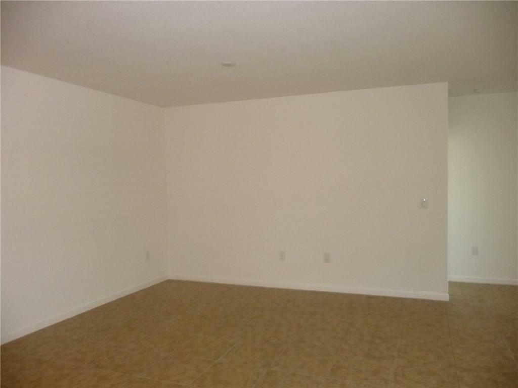 Property Photo: 1300 Lexington Square SW FL 32962