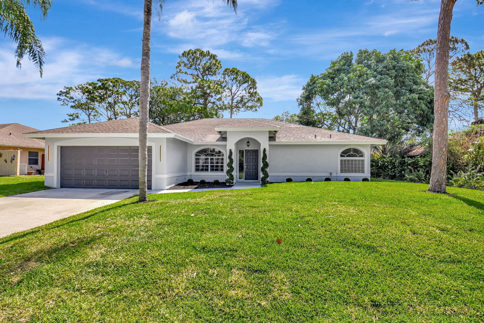 Property Photo: 915 Sunflower Avenue FL 33445