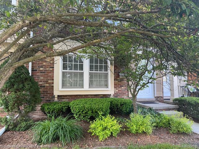 Property Photo: 5378 Breeze Hill Place Apt 32 MI 48098