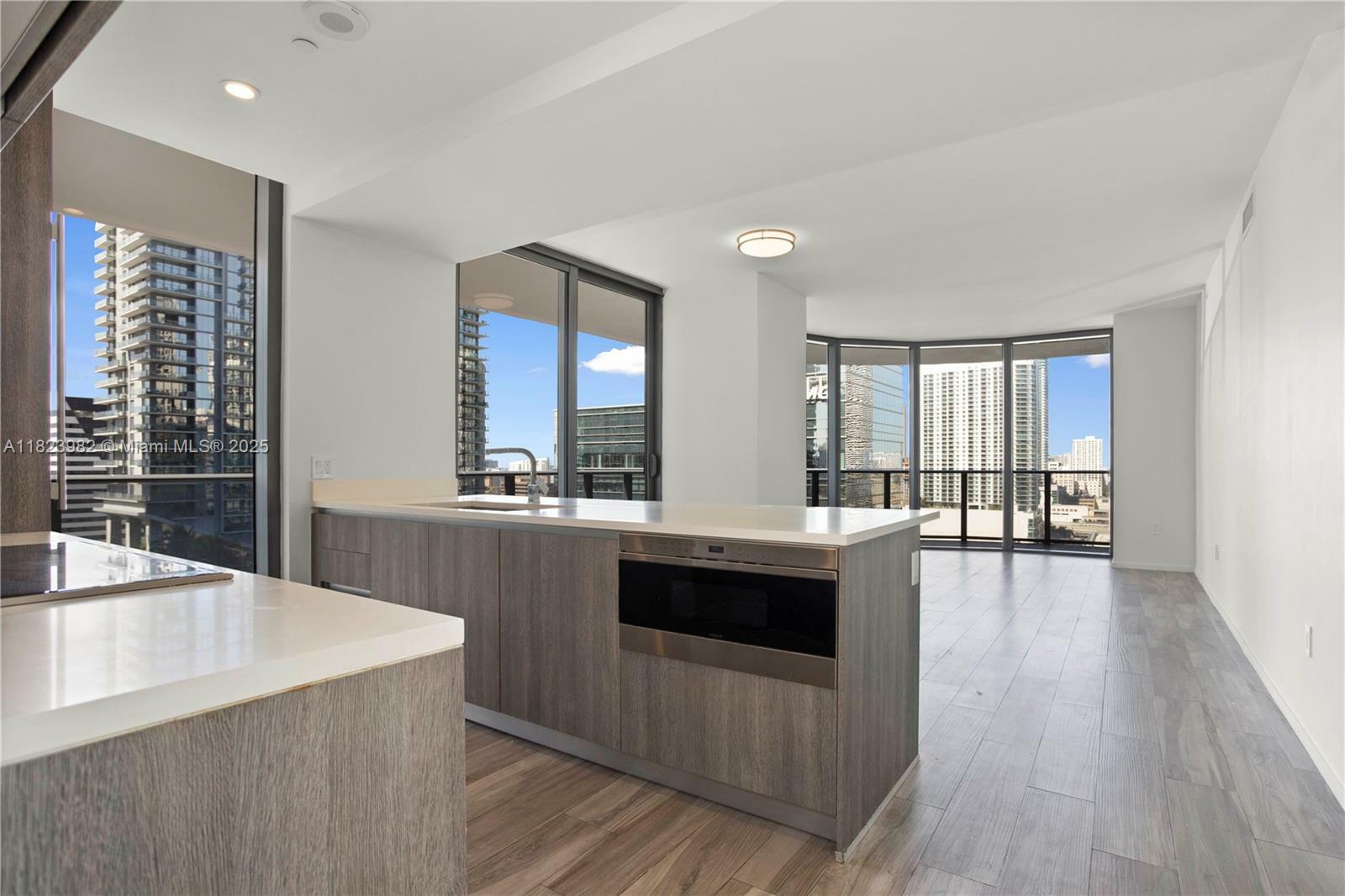Property Photo: 801 S Miami Ave 1609 FL 33130