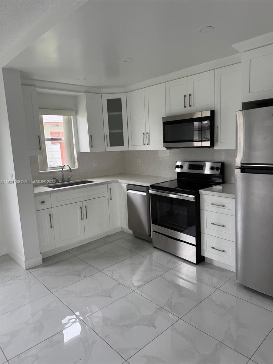 Property Photo: 4933 Hollywood Blvd 105 FL 33021