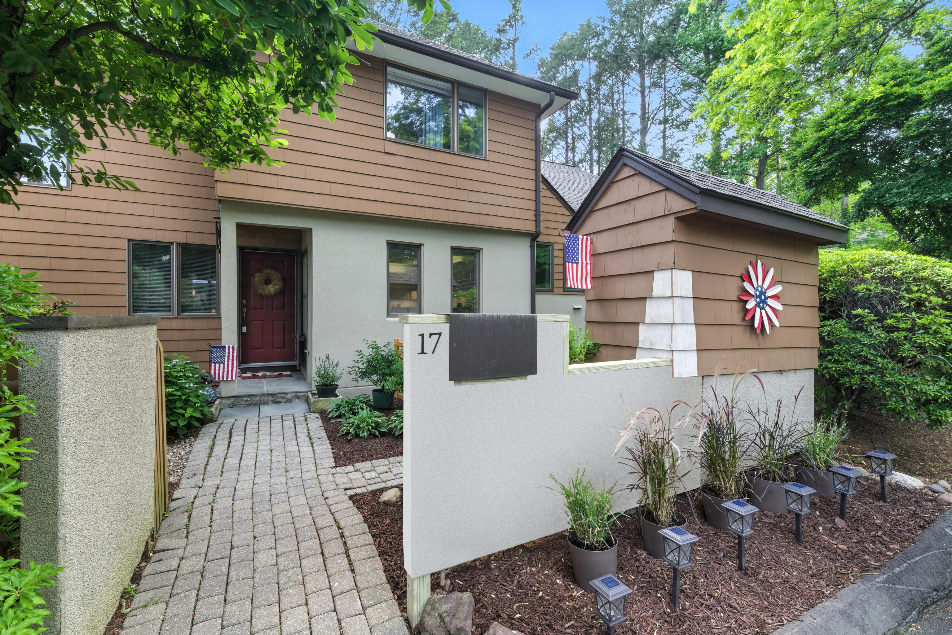 Property Photo:  17 Font Hill Park 17  CT 06002 