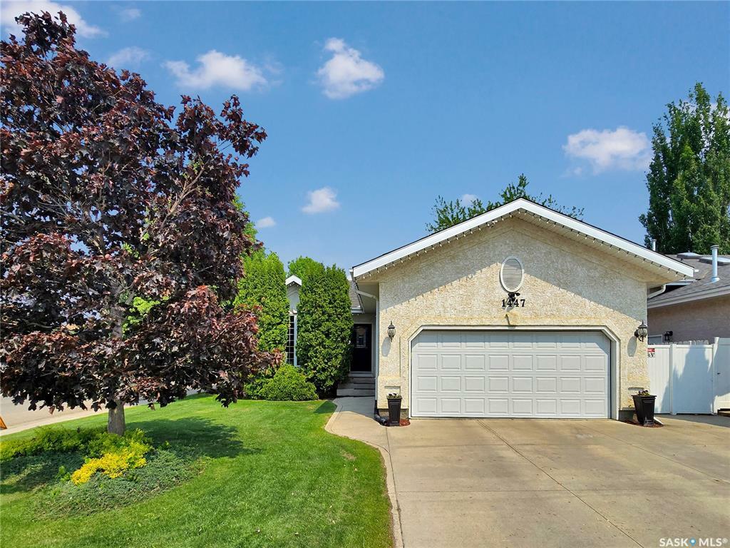 Photo de la propriété: 1447 Fairbrother Crescent SK S7S 1H7