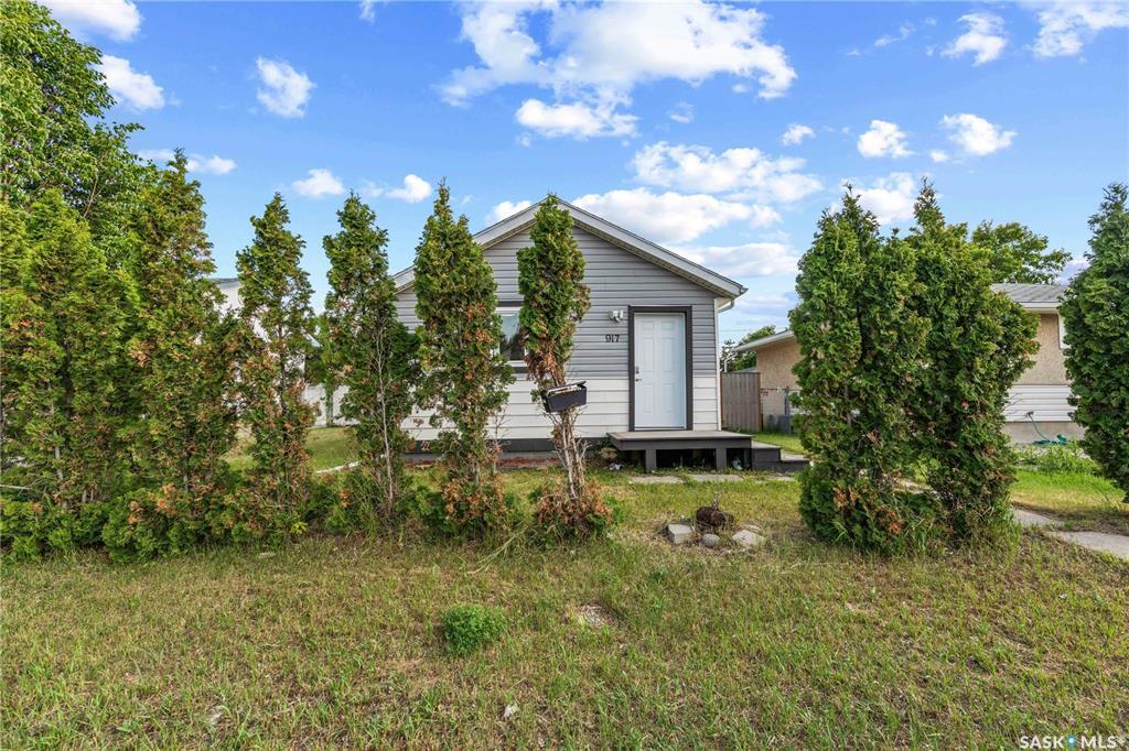 Property Photo: 917 Dewdney Avenue E SK S4N 0C7