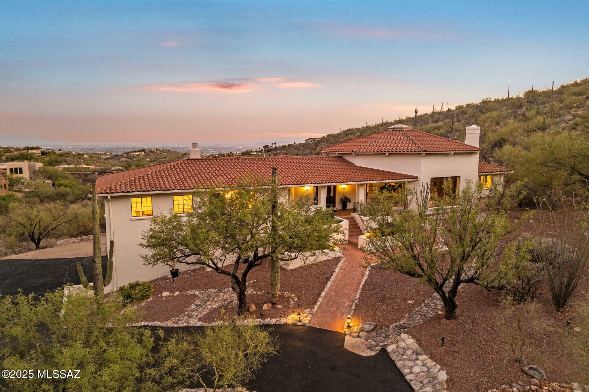 Property Photo: 6841 N La Place AZ 85750