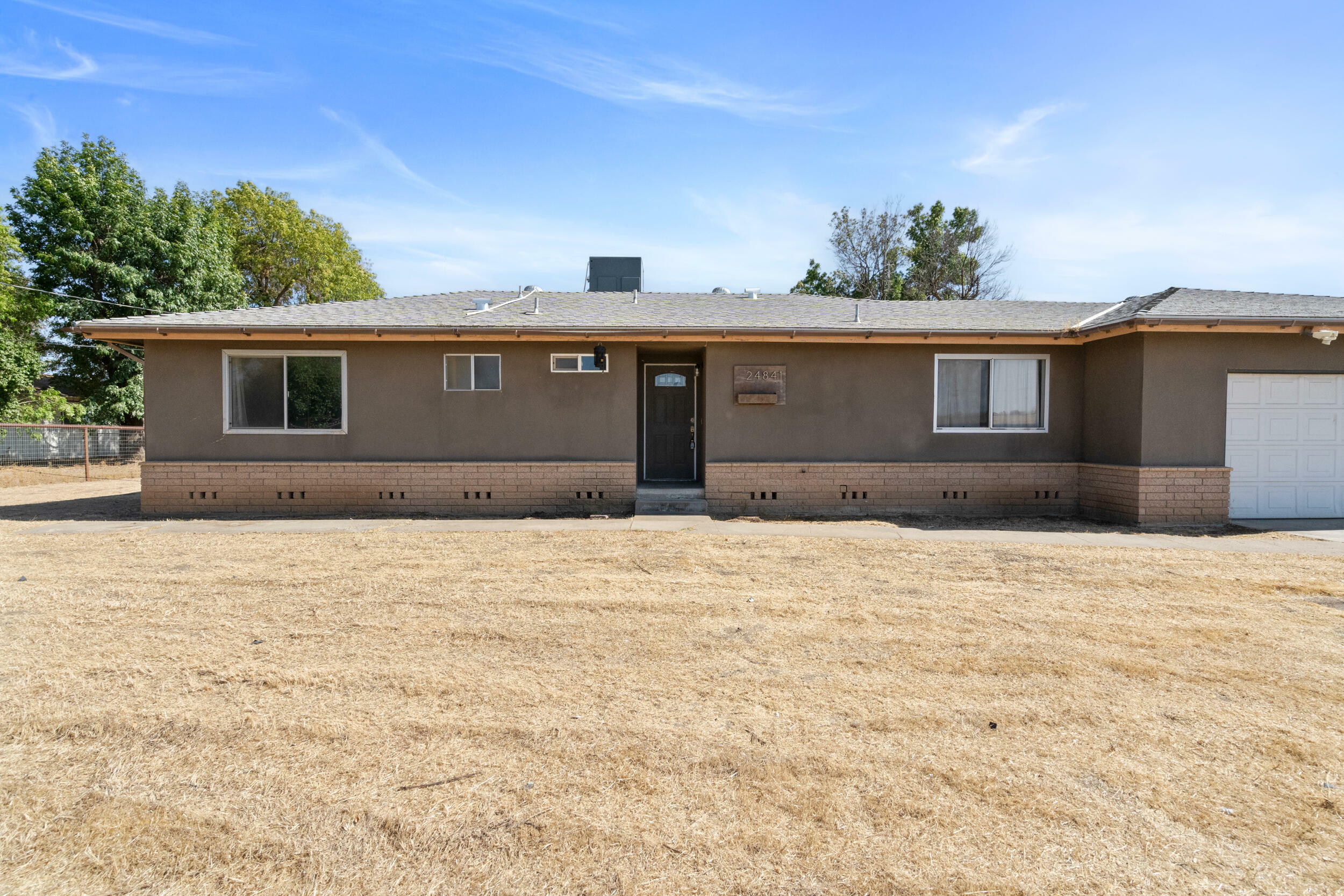 Property Photo: 24841 Avenue 102 CA 93270