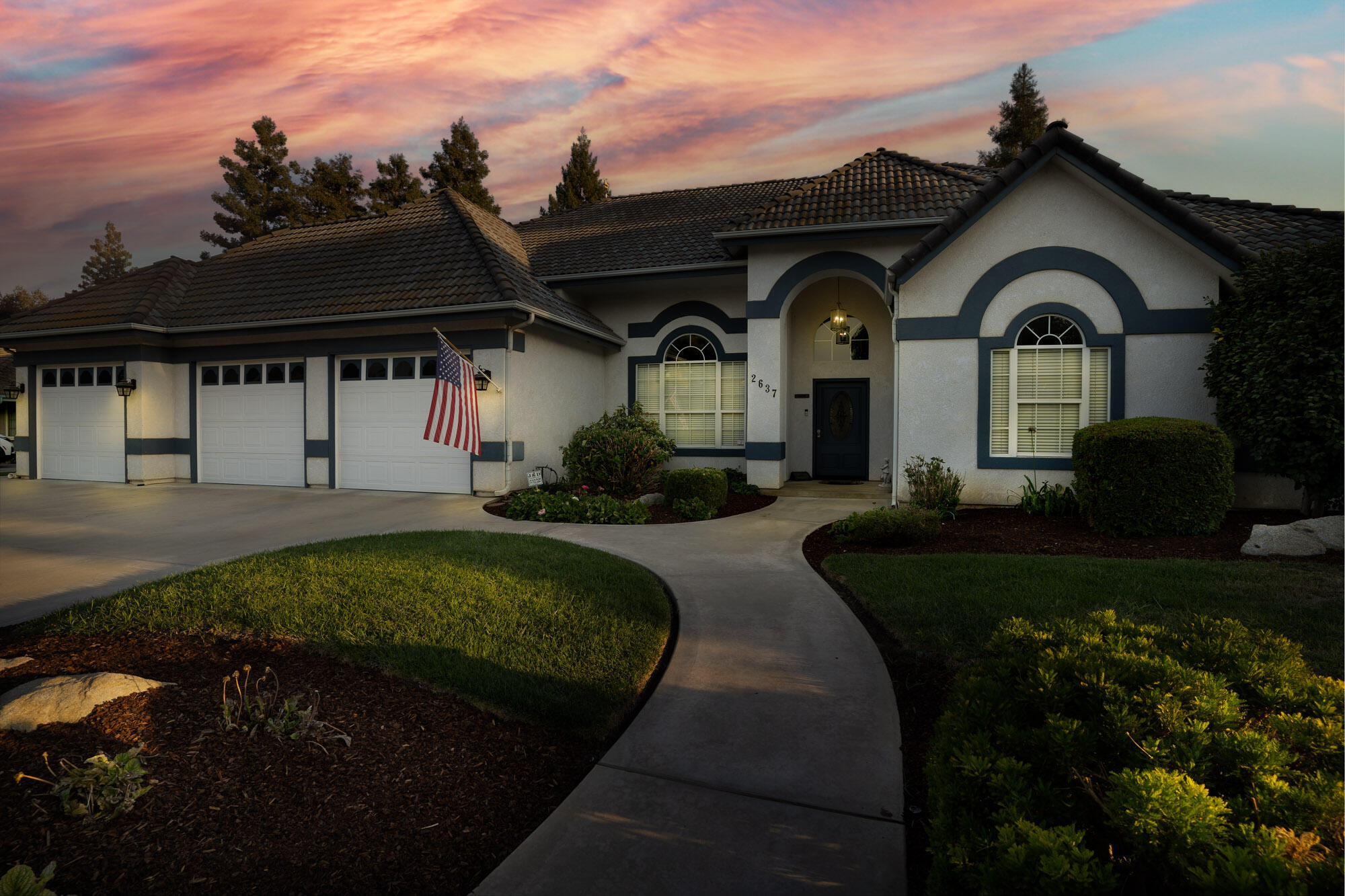 Property Photo: 2637 E Laura Court CA 93292