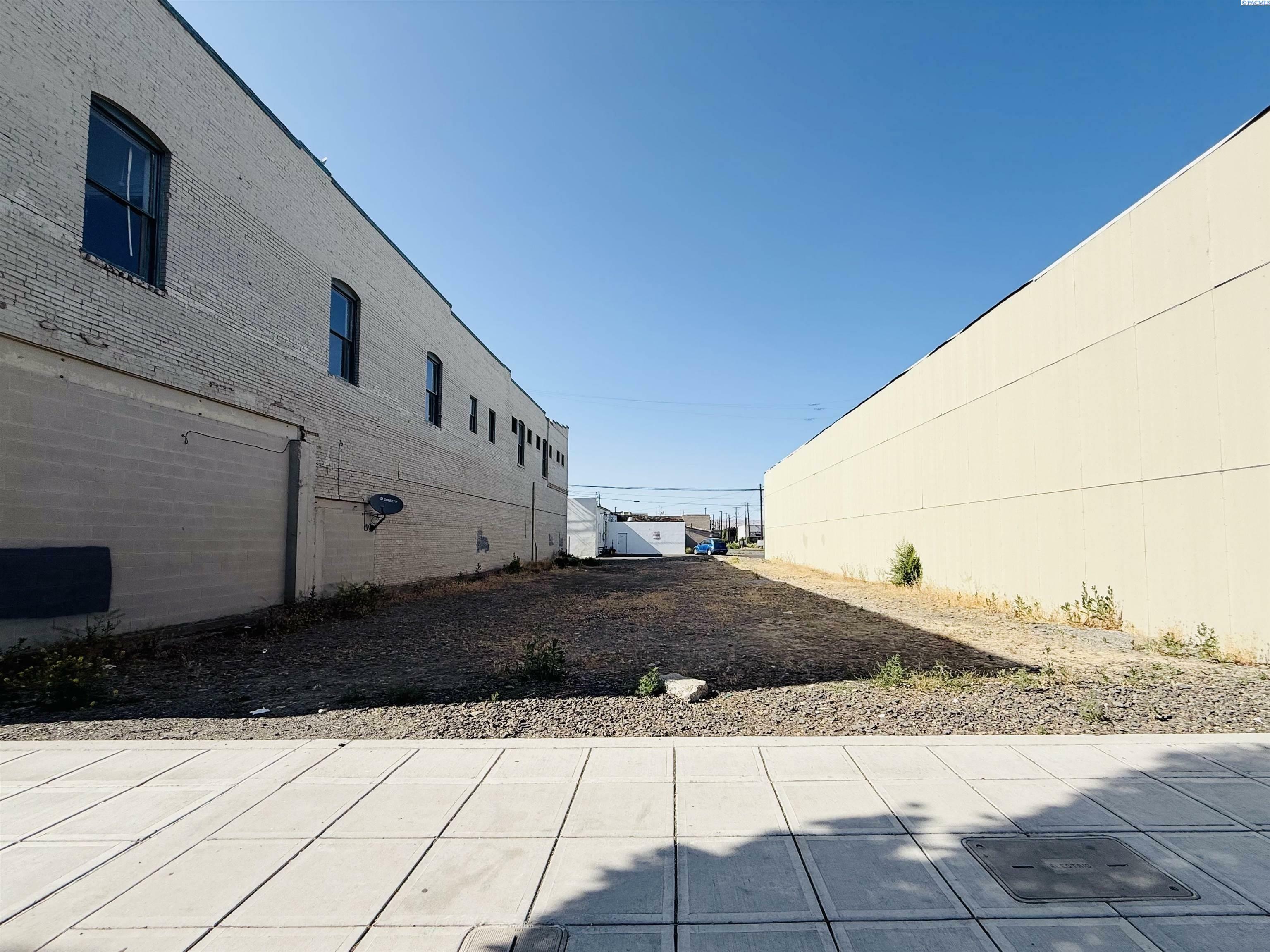 Property Photo: 600 E Edison Ave. WA 98944