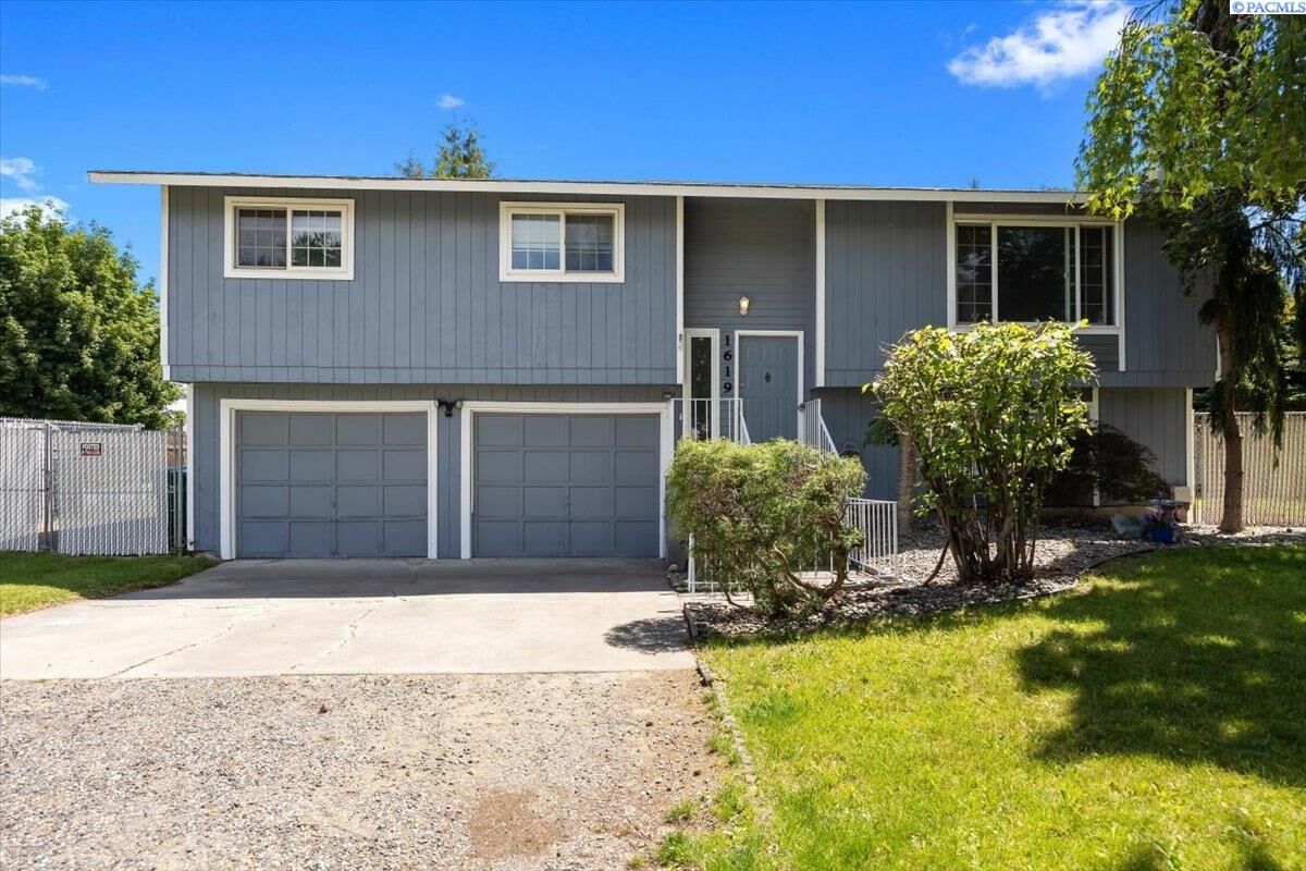 Property Photo:  1619 S Zillah St  WA 99337 