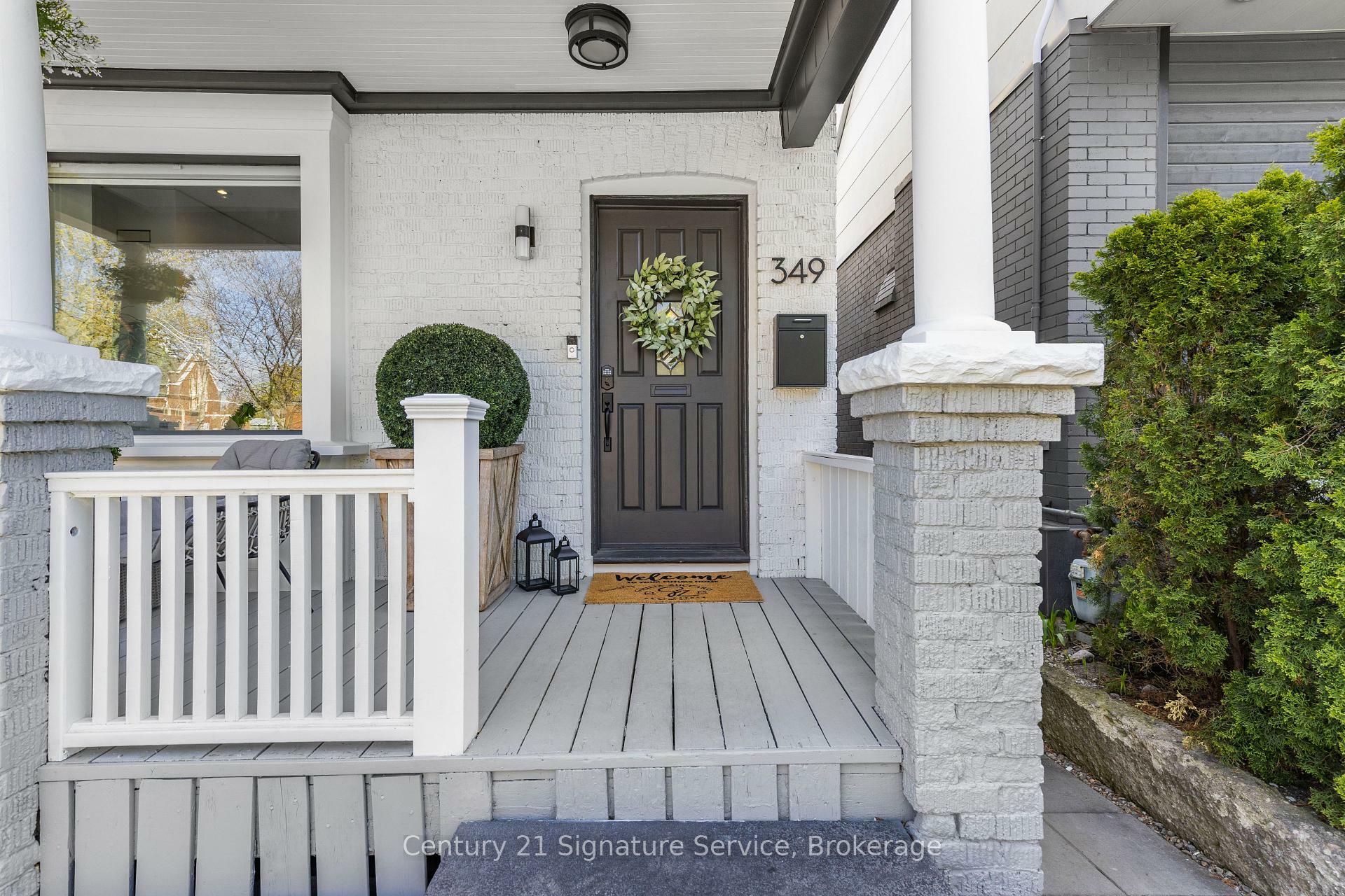 Photo de la propriété: 349 Windermere Avenue ON M6S 3L1
