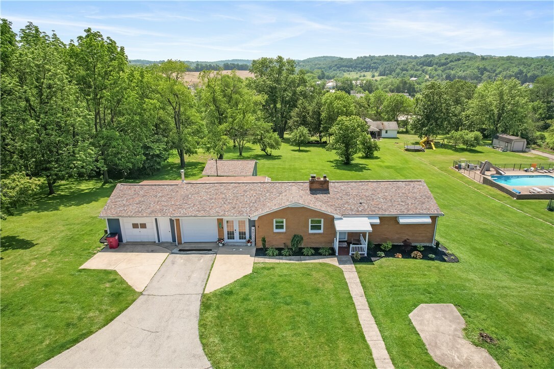 Property Photo: 160 Sonnie Dr PA 15624