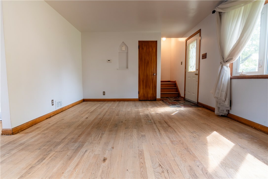 Property Photo: 2429 Rose Garden Rd PA 15220