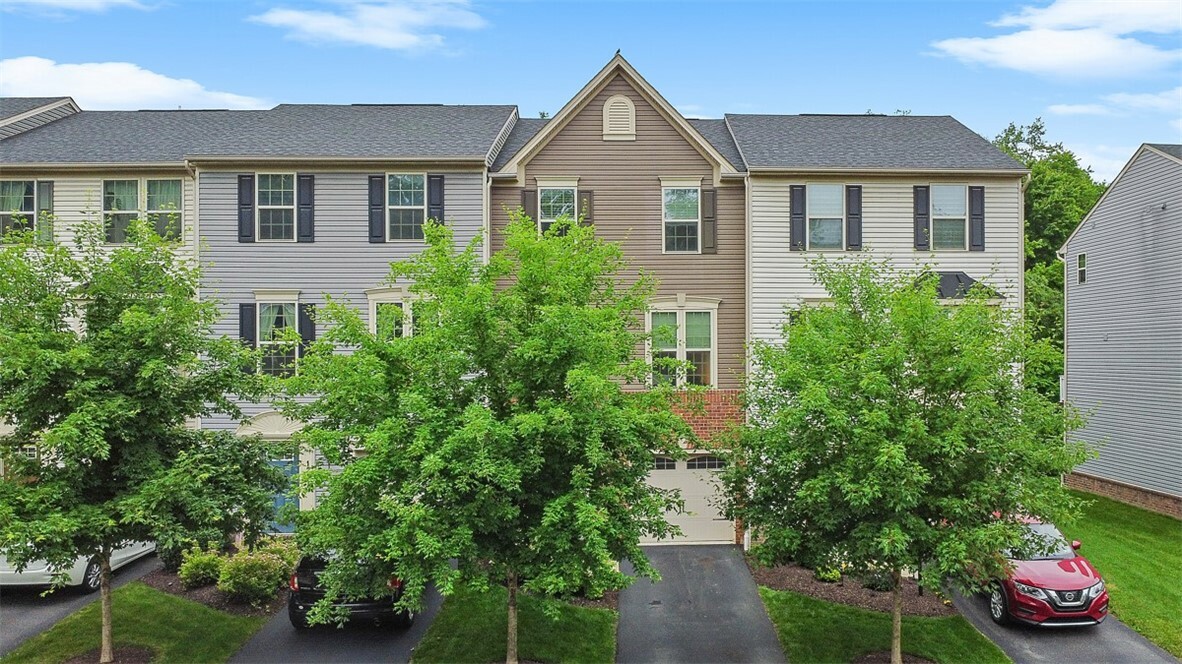 Property Photo:  122 Arbor Trail Dr  PA 15136 